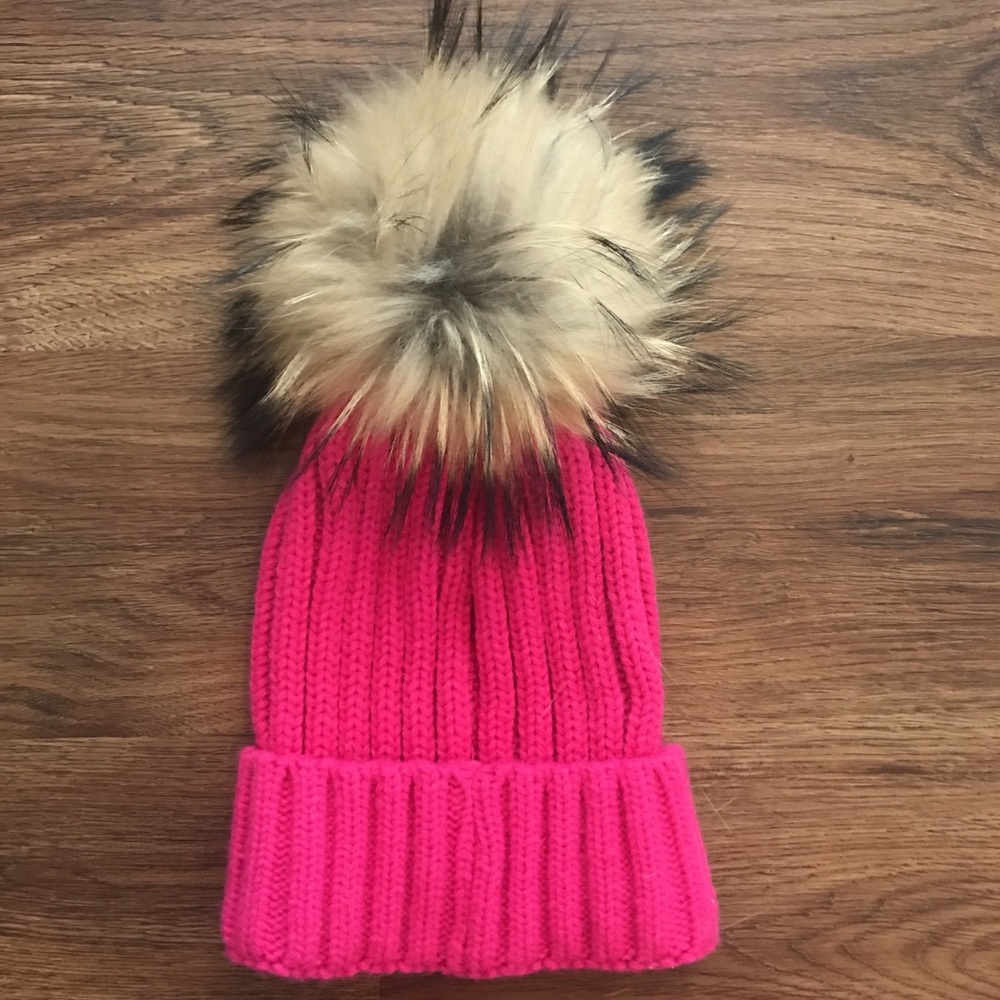 Raccoon hair Pom pom hat